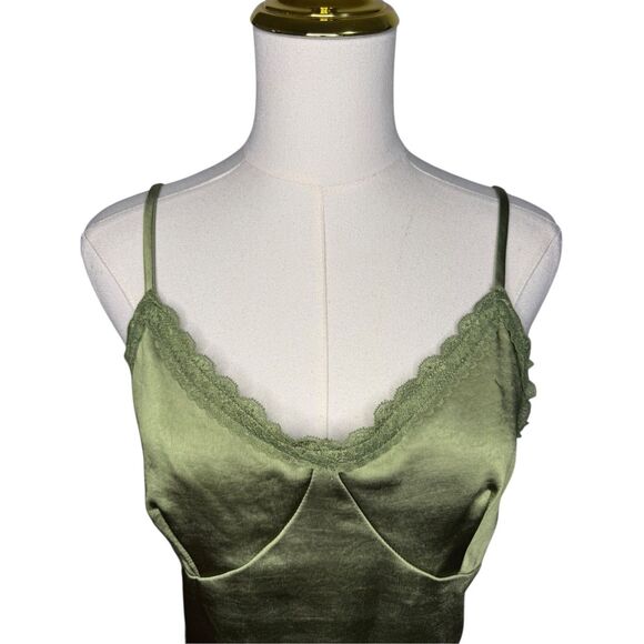 Willow & Root Women’s Medium Tank Top Green Satin Ruched Lace V-Neck - Picture 3 of 8